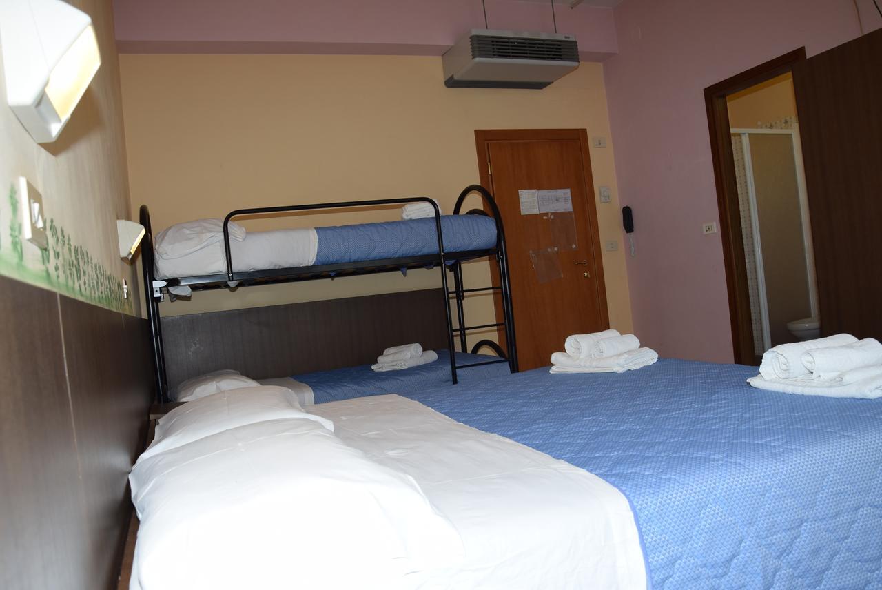 Hotel Annetta Rimini Buitenkant foto
