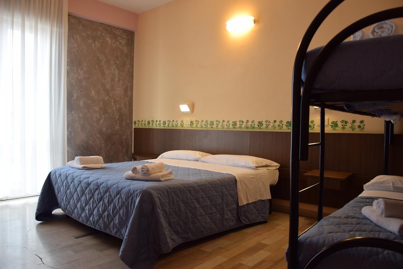 Hotel Annetta Rimini Buitenkant foto